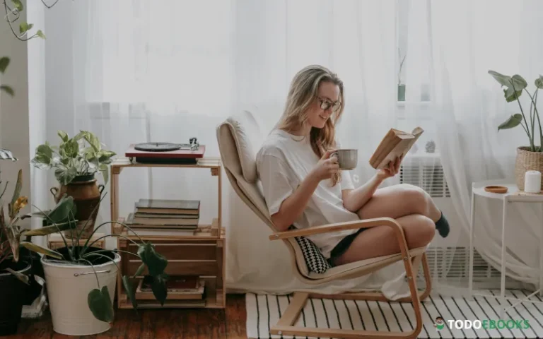 Espacio acogedor de lectura con silla, manta, libro abierto y luz cálida, ideal para concentrarse